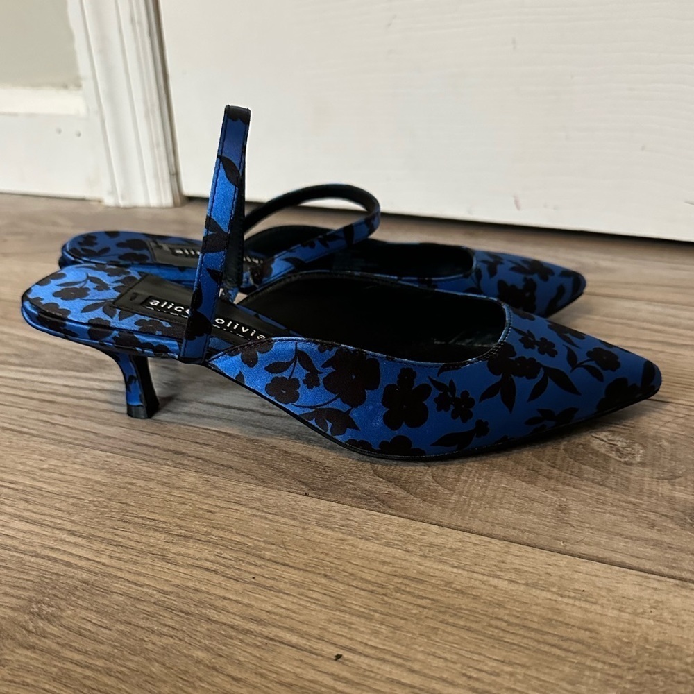 Alice and Olivia Marrgo Leather Kitten Heel Mule Blue and Black Floral